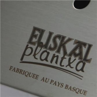 Gravure inox personnalisée pour façade de plancha Euskal Plantxa